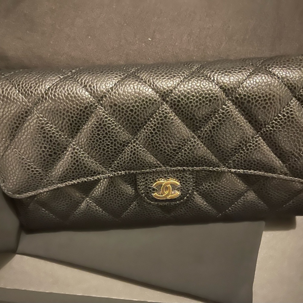 🔴 SOLD 🔴 AUTHENTIC Chanel long classic wallet